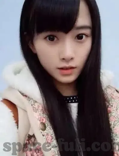 人妻自拍偷拍-家庭镜头下的微妙瞬间,人妻自拍与偷拍的情感交织